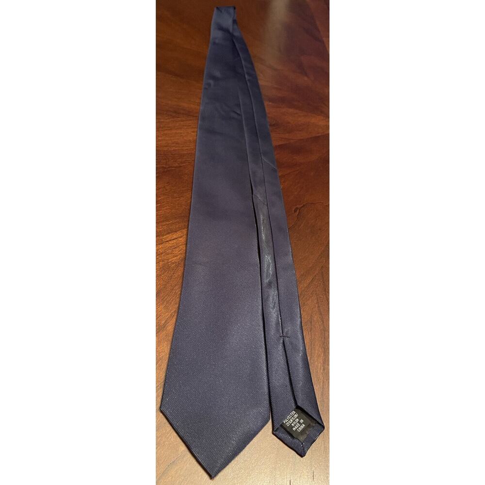 Van Heusen Blue 75% Polyester 25% Nylon Men’s Neck Tie Made In China - Picture 3 of 9